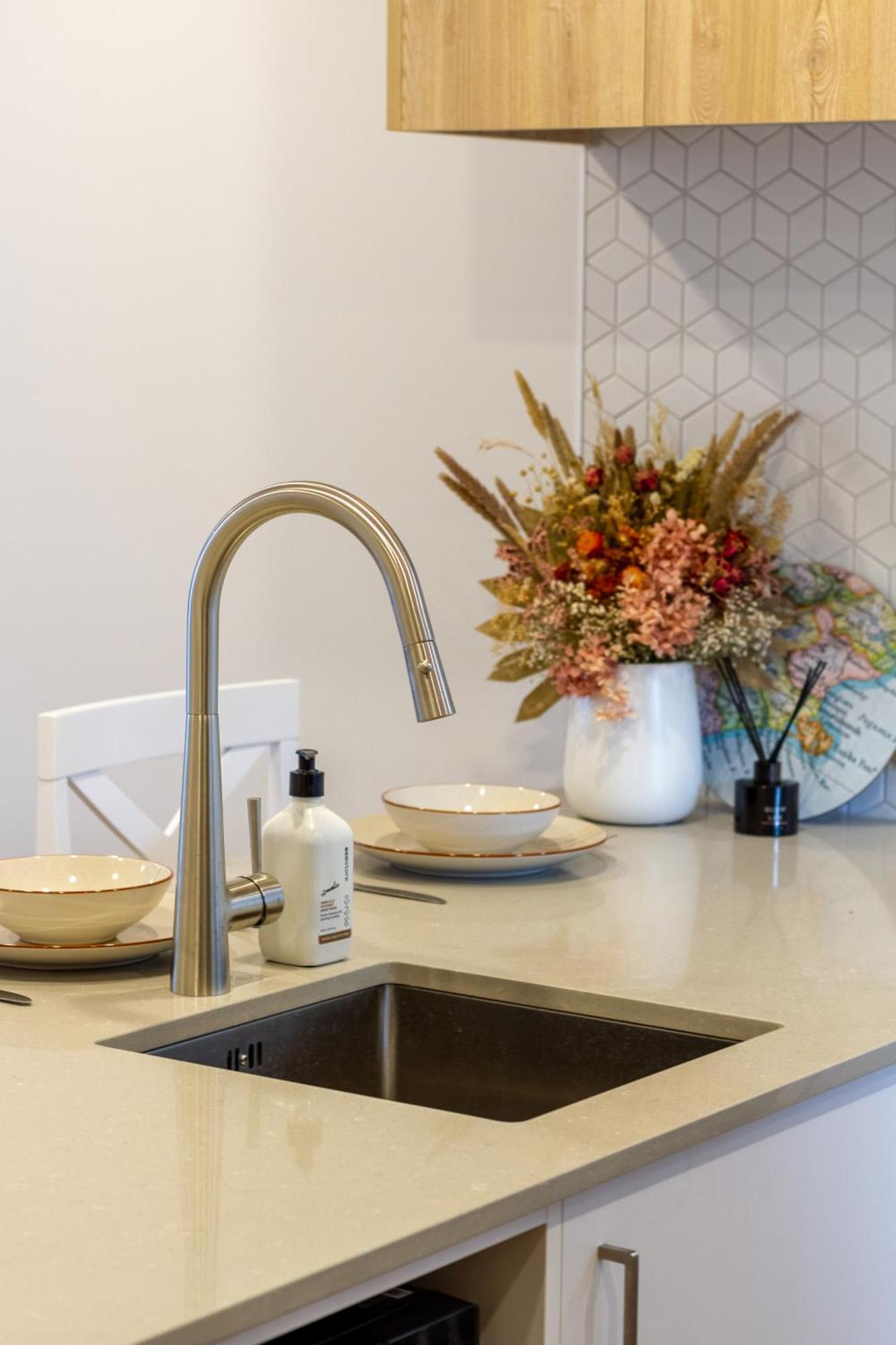 Modern 2 Bed 2 Bath Opposite Hagley Park Apartment Крайстчърч Екстериор снимка