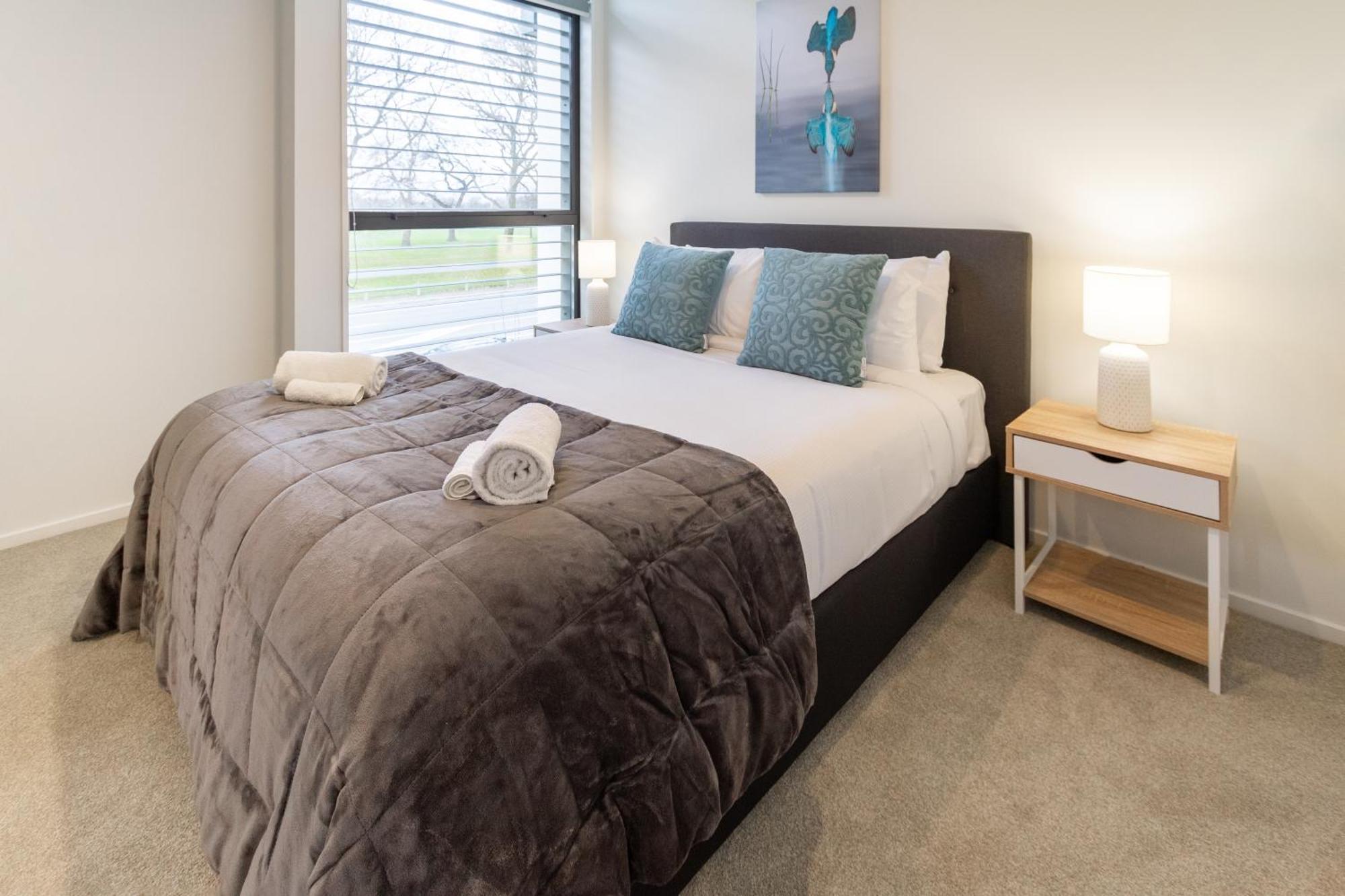 Modern 2 Bed 2 Bath Opposite Hagley Park Apartment Крайстчърч Екстериор снимка
